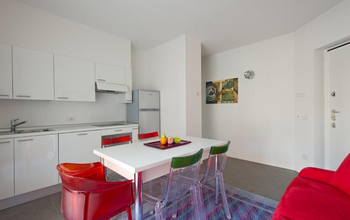 Modern Apartments Lake View With Pool Musso Luaran gambar